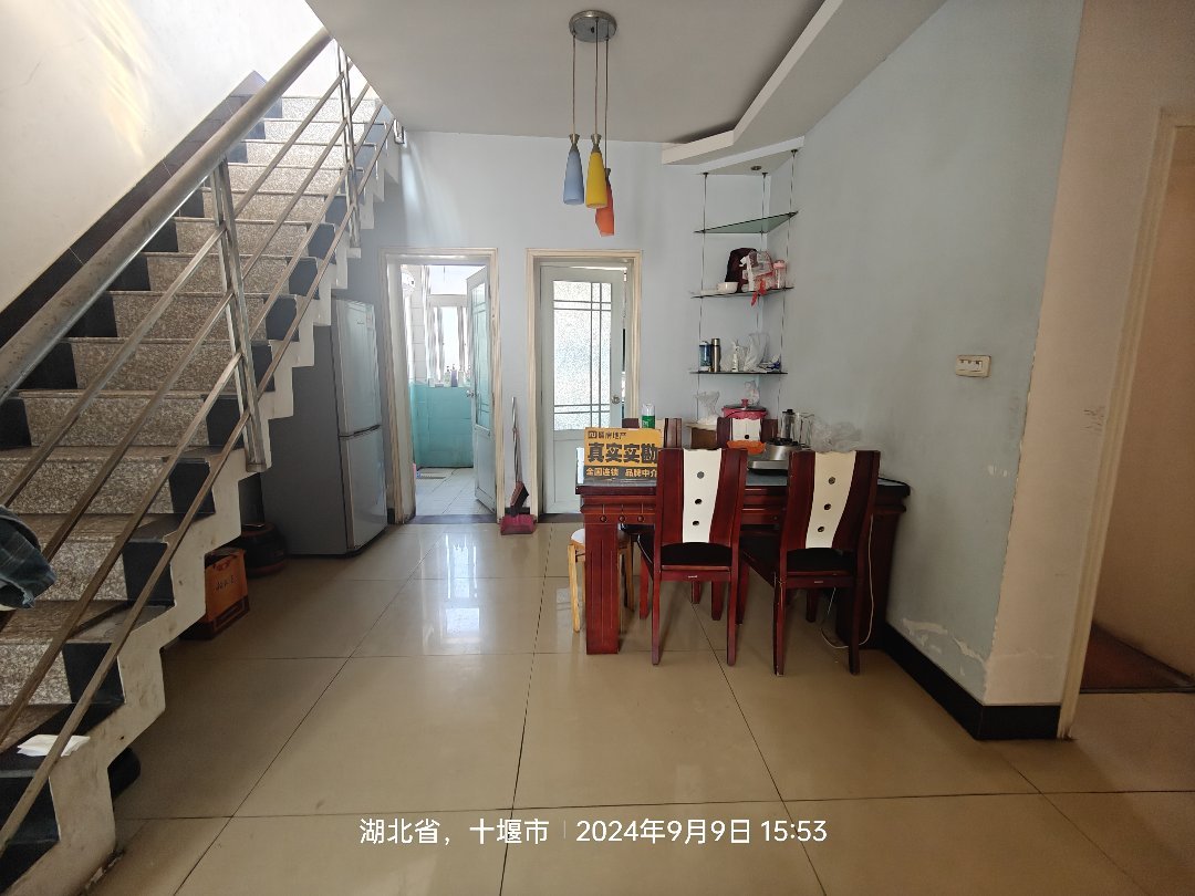 祥安花园,汽配城祥安花园  可以做4室楼顶还有50平左右院子和两个房间2