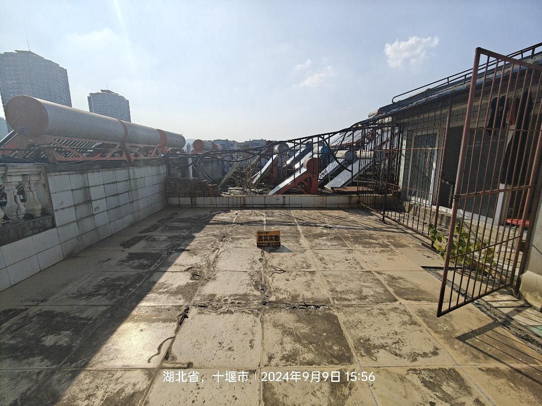 祥安花园,汽配城祥安花园  可以做4室楼顶还有50平左右院子和两个房间1