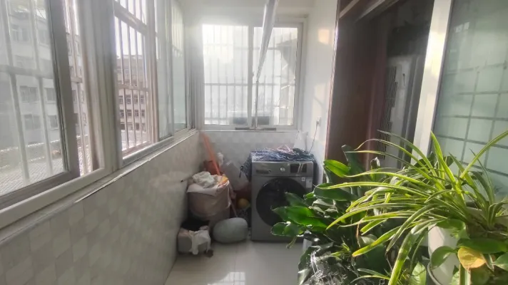 火车站旁，大平方，大面积