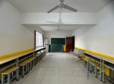 临渭区|鑫源大厦4室2厅2卫出租