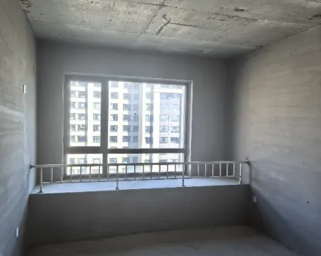 孔雀城剑桥郡一期4室2厅2卫毛坯