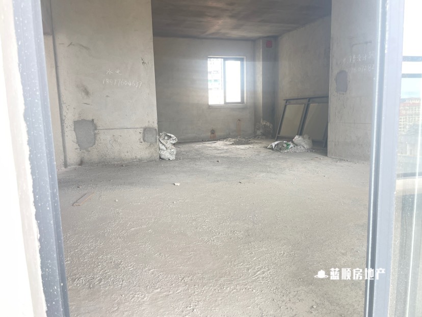 右江区右江毛坯5室2厅2卫二手房出售8