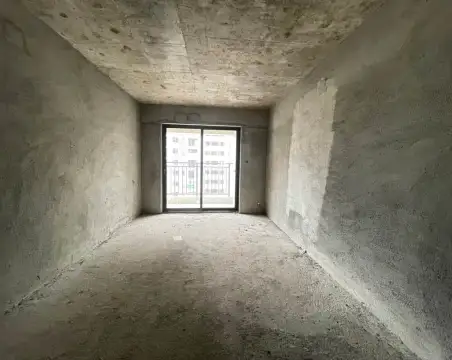 中骏璟峰苑3室2厅2卫朝南毛坯