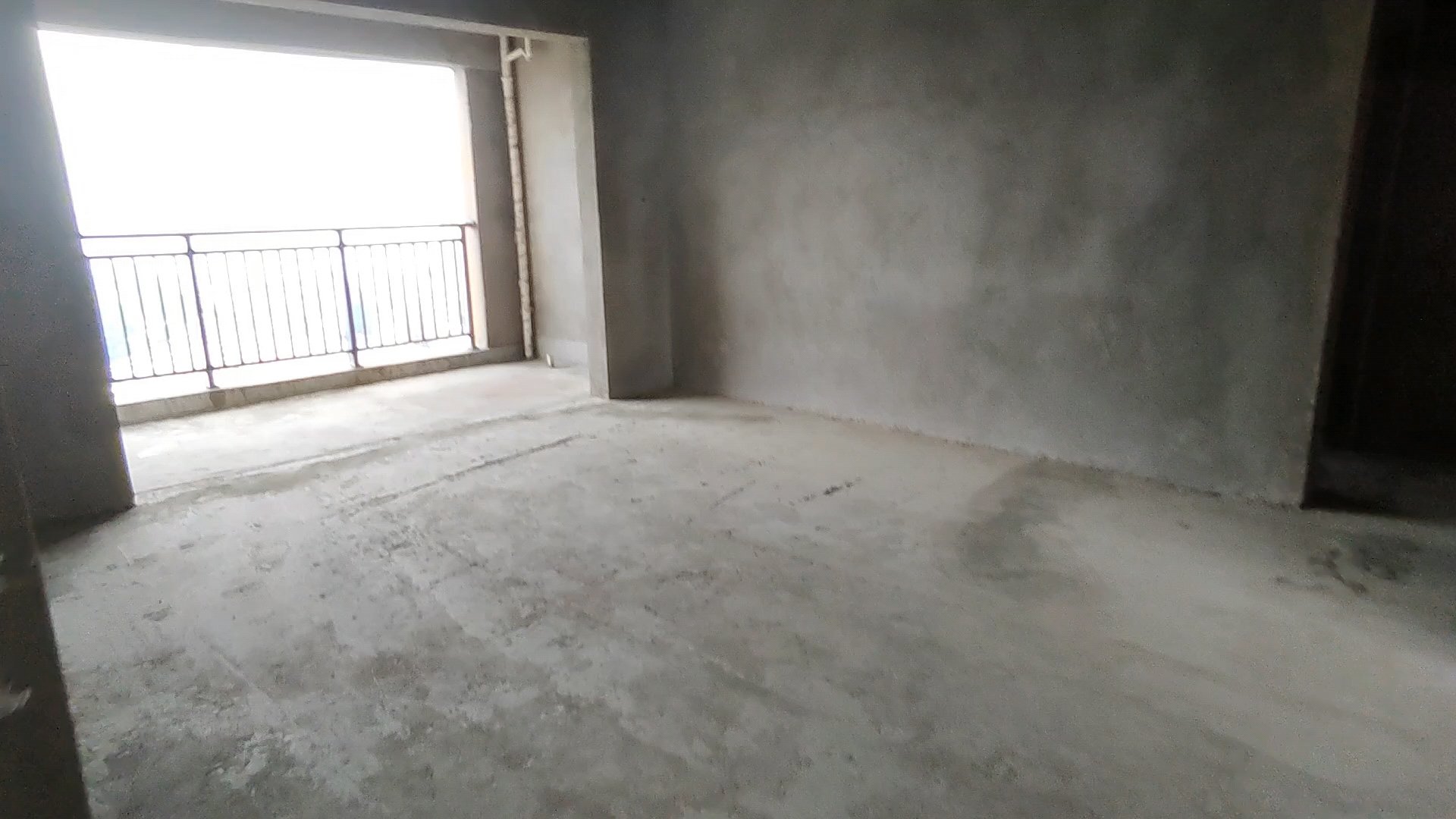 麒麟区东片区毛坯3室2厅2卫二手房出售1