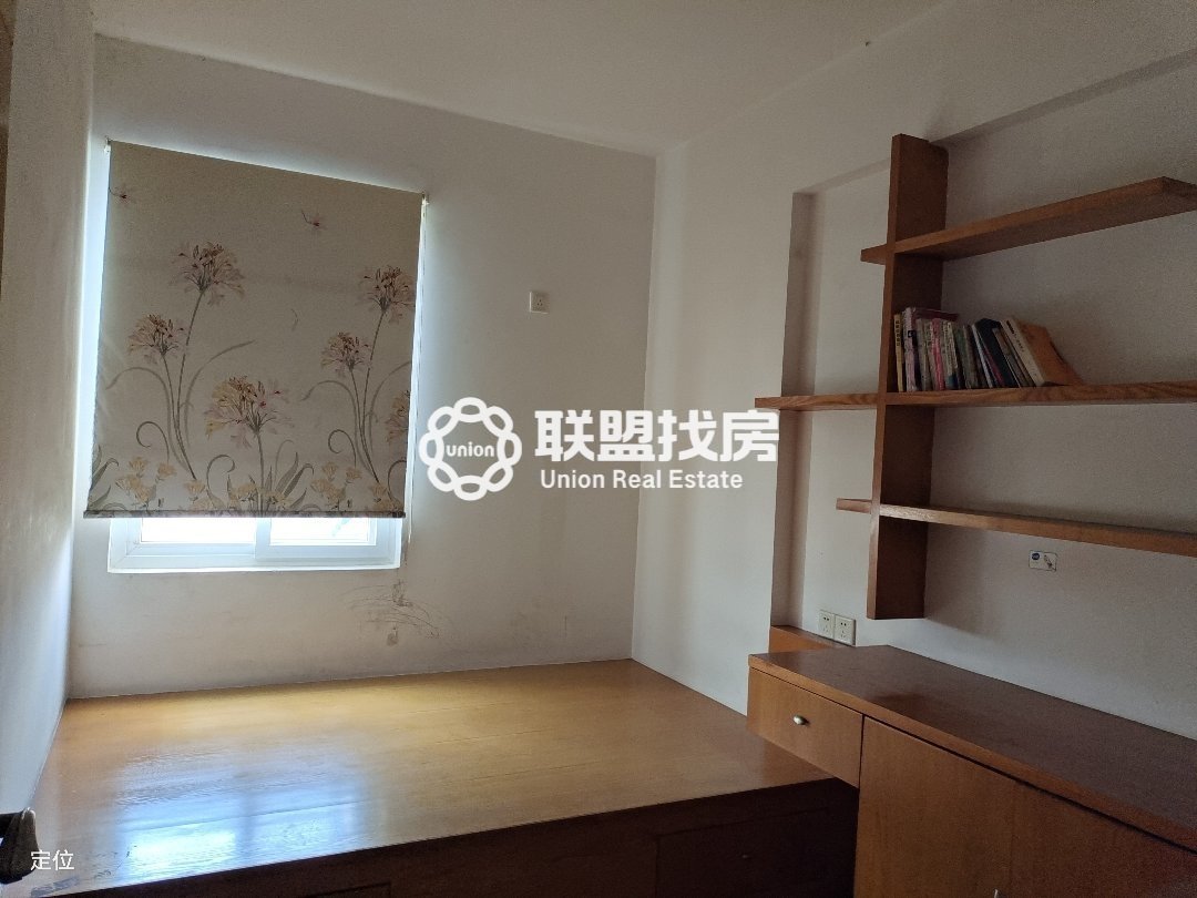 龙凤嘉苑,龙凤嘉苑三房出租，交通便利，楼下就是超市，出入方便4