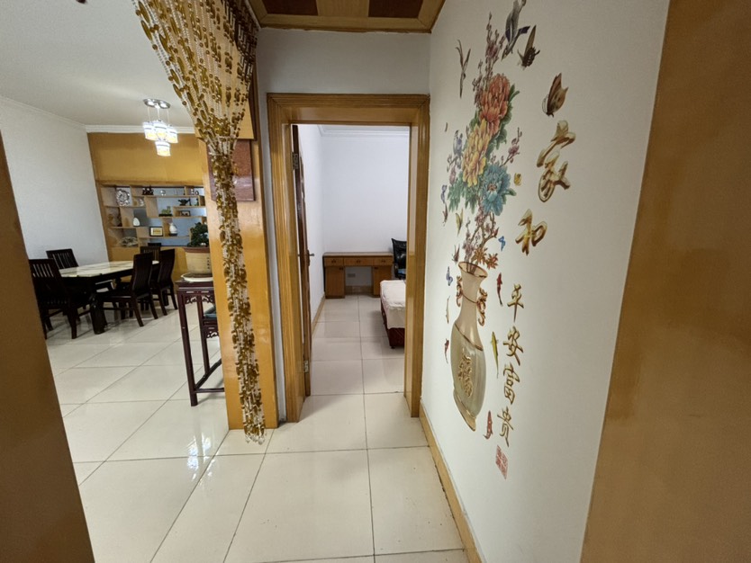 糖酒公司住宅小区,黄土坡市医院对面楼下楼上两套共4室2卫2厨房带楼顶花园9