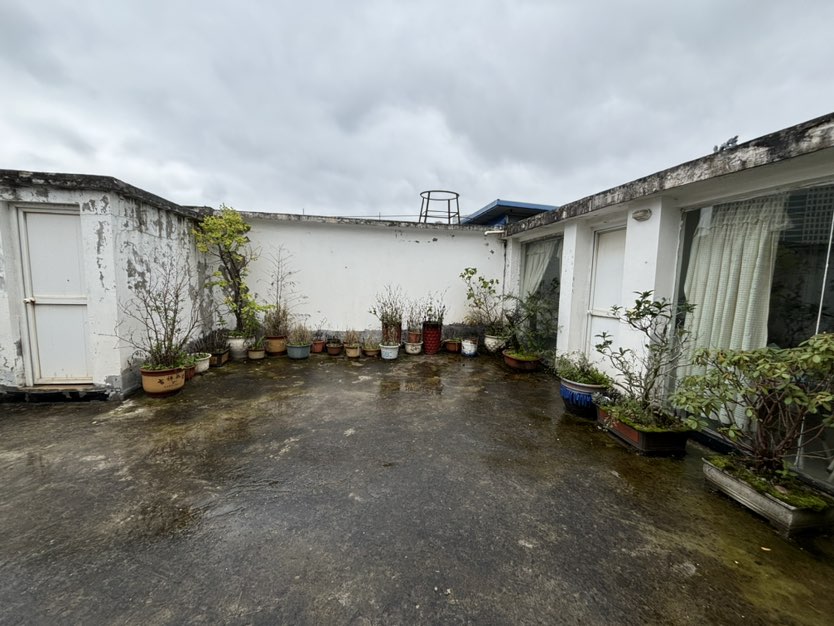 糖酒公司住宅小区,黄土坡市医院对面楼下楼上两套共4室2卫2厨房带楼顶花园4