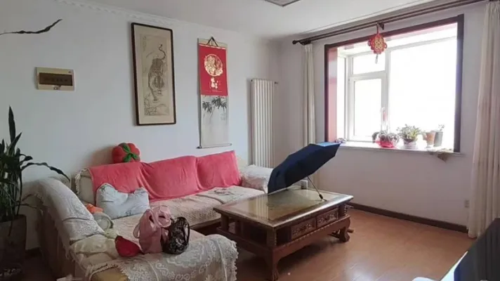 云南路小区105㎡3室2厅1卫1阳台精装，业主诚意出售