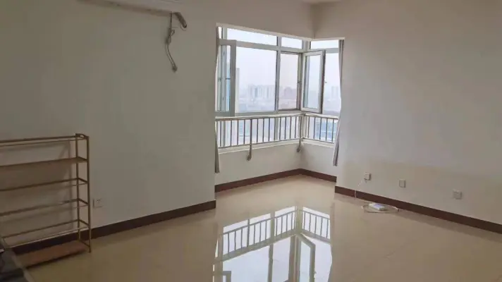 2室2厅1卫1阳台超大阳台,周边配套齐全