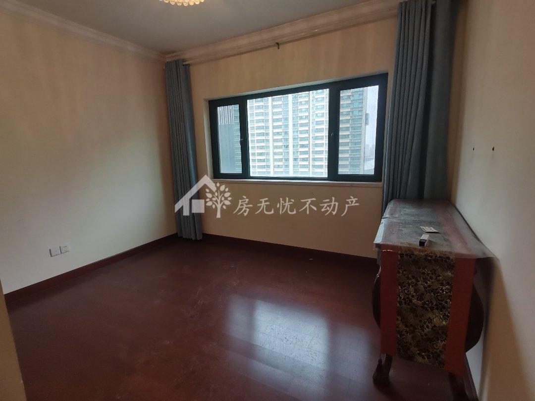 恒大名都,精装4室2厅2卫2阳台真漂亮，错层设计真时尚！5