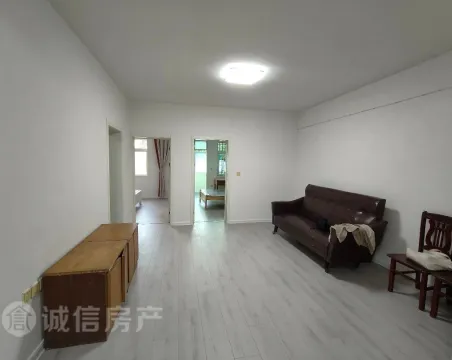 一幼宿舍3室1厅1卫毛坯