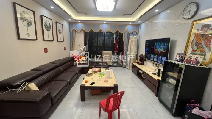 急售！万基名家精装大四居，户型方正