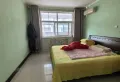 三室向阳，大平层，有车库。证过五。1