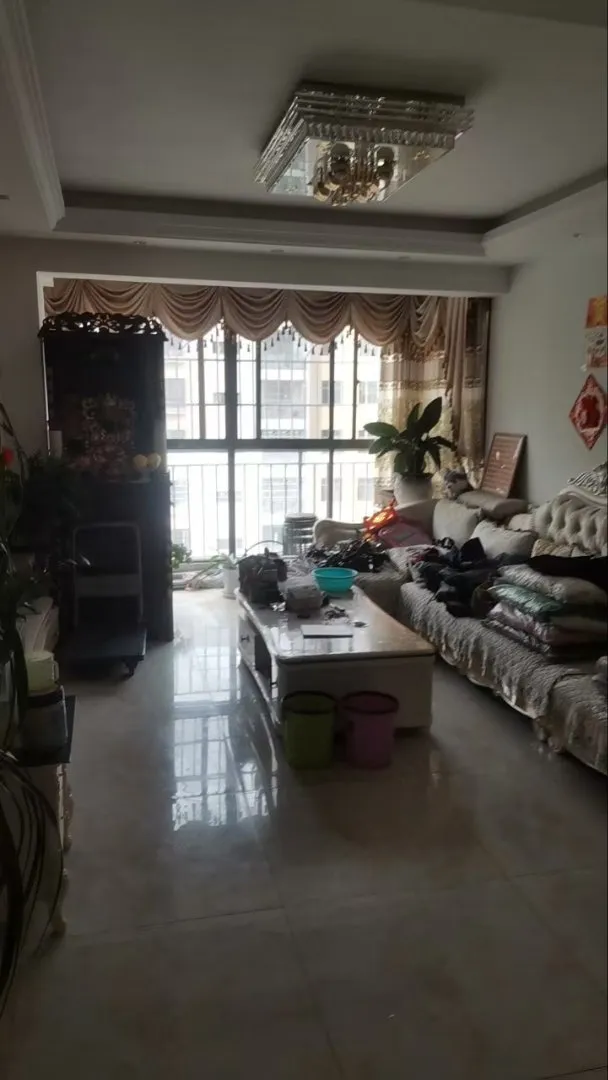 彝人古镇旁精装修三室带全套家具家电出租