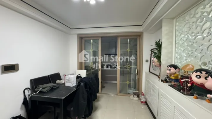 稳定出售，精装，带家具家店，好楼层，随时过户