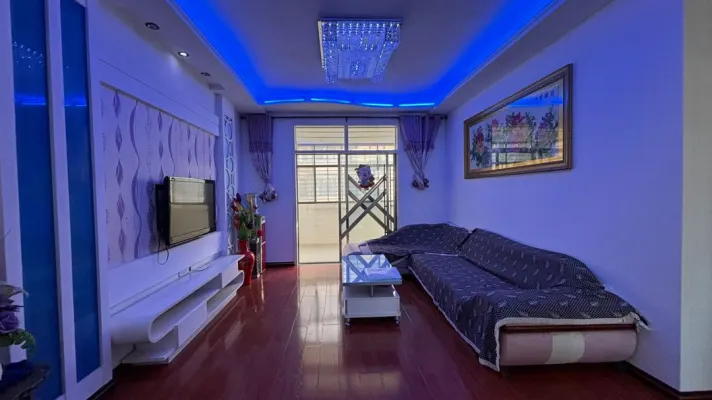 辉宇苑小区127㎡3室2厅2卫2阳台精装，业主急售