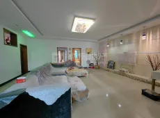 中央广场附近精装四房家电齐全，拎包入住证满了两年