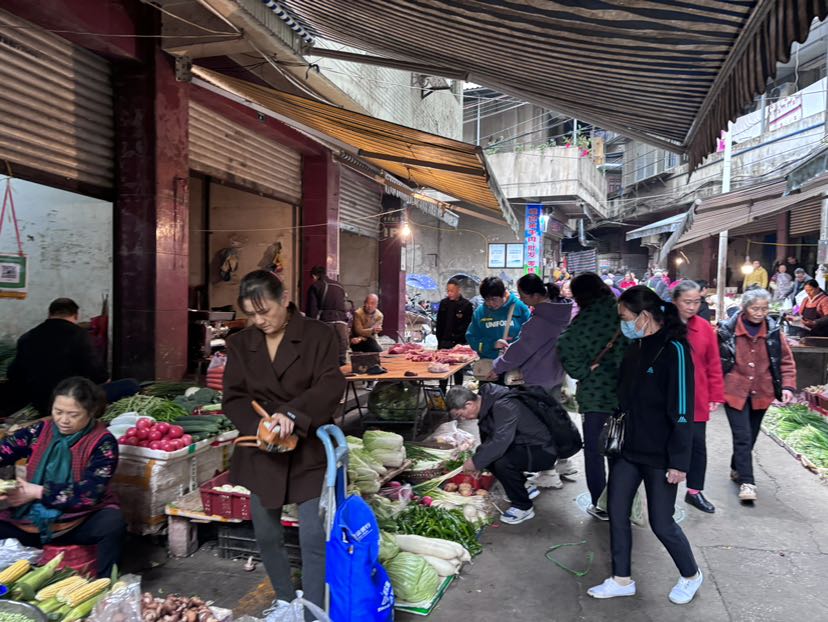 万年西路小区,3室2厅2卫2阳台超大阳台,周边配套齐全10