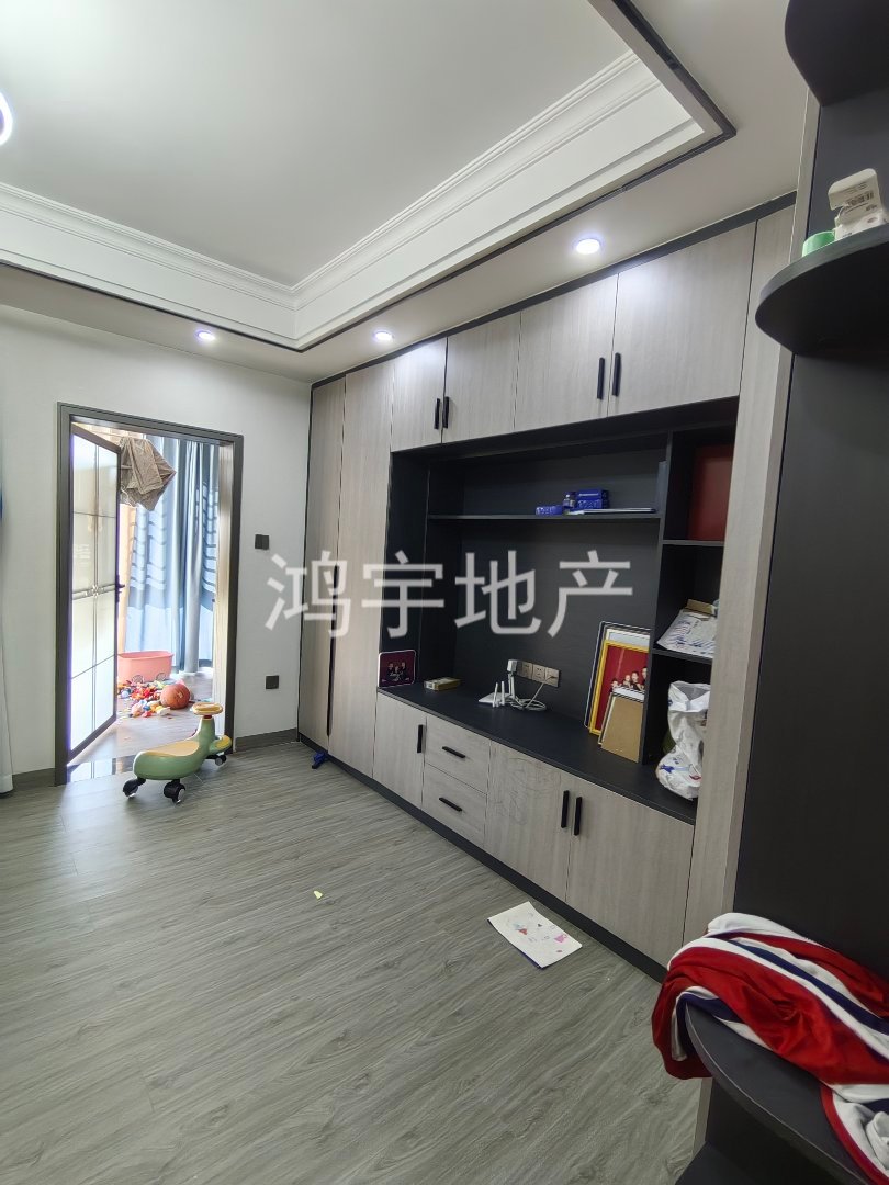 山水国际,山水国际前排复试楼，面超公园4