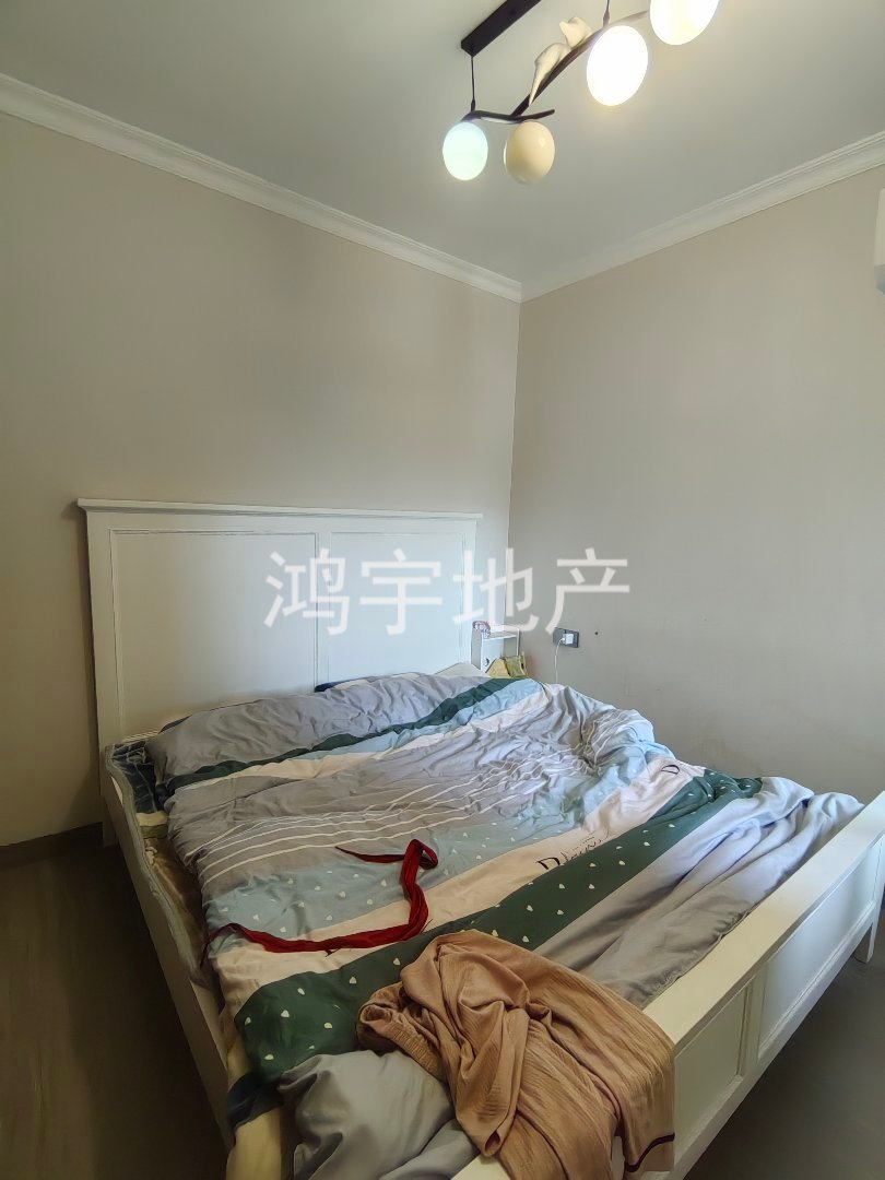 山水国际,山水国际前排复试楼，面超公园6