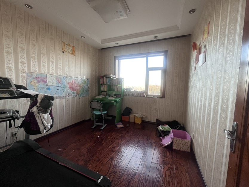 中天美湖居,中天美湖居4室2厅2卫4楼简装售价117万可议8