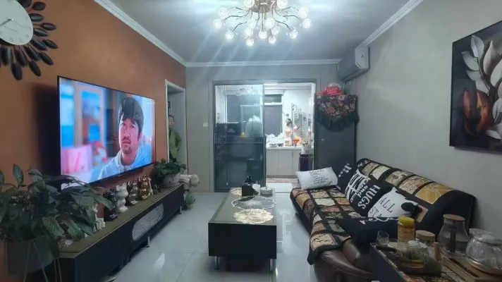 10号区2楼，精装修，两室一厅，拎包入住，随时看房。