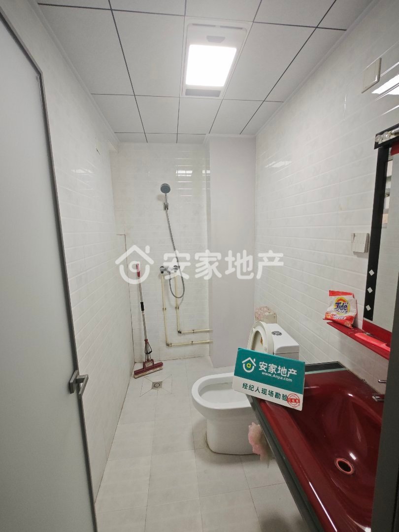 关铝花园,关铝花园，114平米简装三室两卫，满二可按揭！4