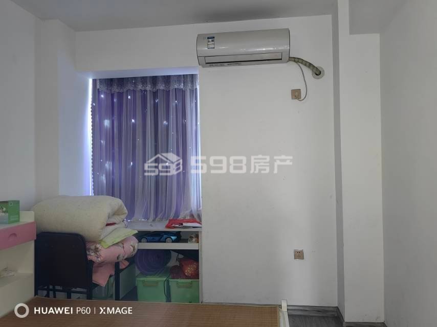 水榭新城,水榭新城，带露台，3室2厅，90万4