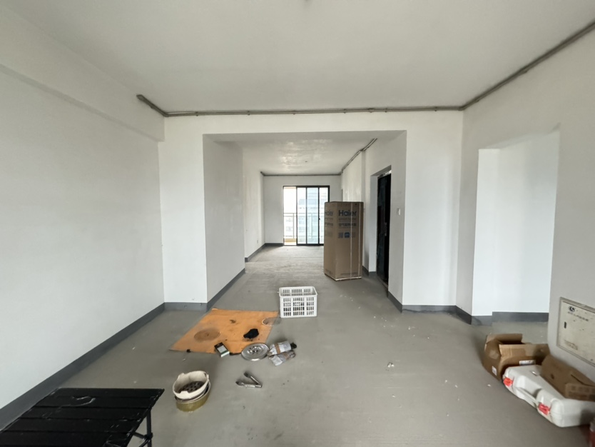 云弘景园纯板房，户型4室2厅2卫2阳台急售！房型-云弘景园二手房价