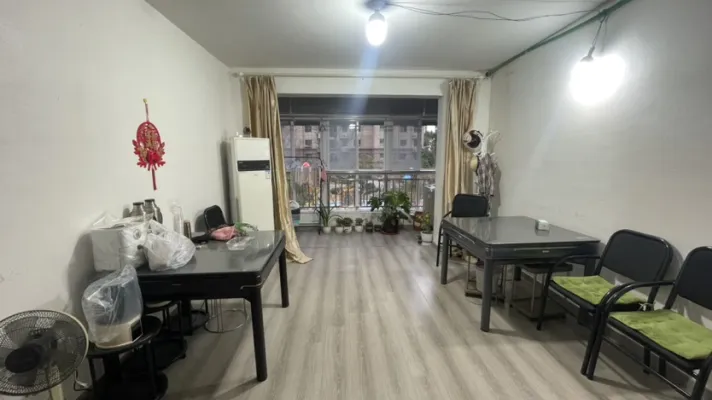23807出售：现代城2楼 3室2卫 随时过户i i