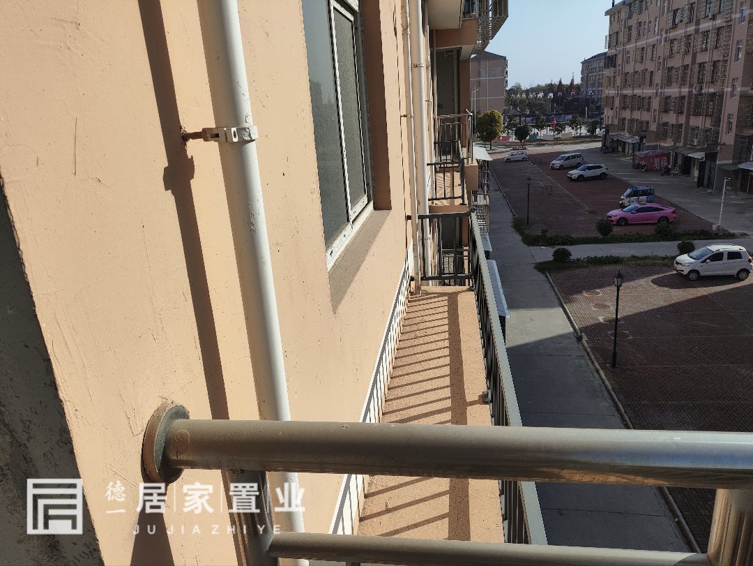 竹苑小区,实小北校区，单价低，楼层低，总价只要25个，手慢无9