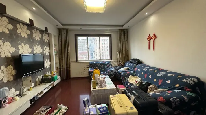 小区环境优美，出行方便，交通便利，离学校近房子干净利落，户型