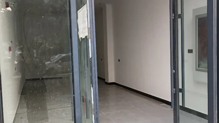 馨悦庭苑，临街门面，上下102平方，新装修，