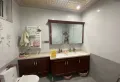 小区免费停车，装修30w，楼顶有瓦片不漏水，房本满五，带地下4
