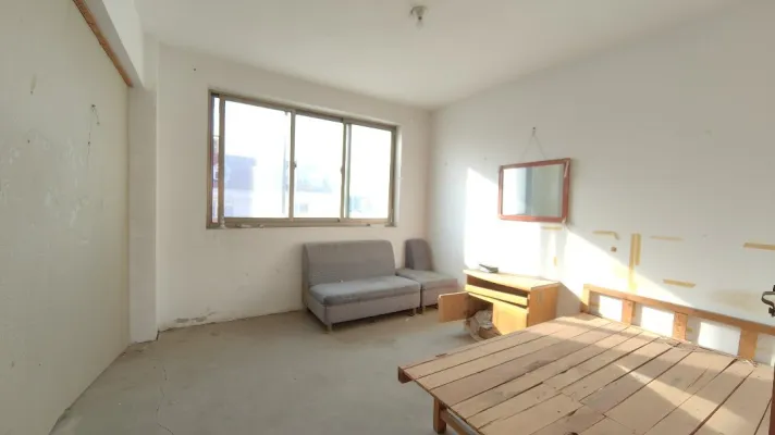 东发园林，高区一中，沈阳路小学，多层顶加阁楼