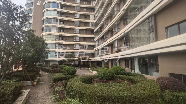 半山一品三室两厅两卫，超大露台！