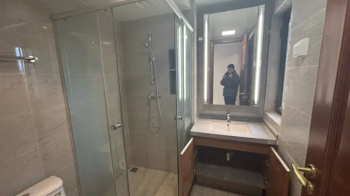 恒大御峰精装两室家具家电齐全卖租都可以
