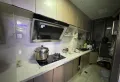 城中 央二中正对面，住家大3房双卫带圆弧阳台，房东换房诚意售9
