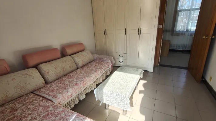 玻璃设计院 二室一厅 双卧朝南 家具家电 干净明亮整洁 采光
