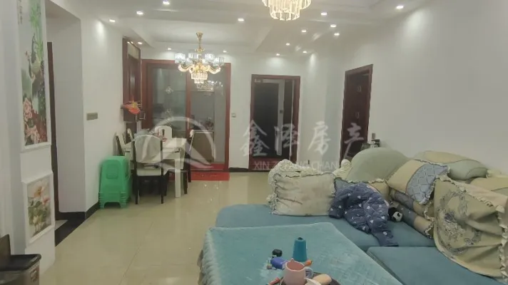 卧龙大都会4室2厅2卫出租，家具家电齐全，包物业