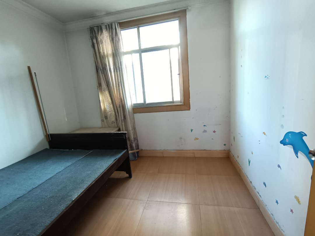 烟厂北浦西区,房子在6楼，釆光好中装带家具，停车购物方便7