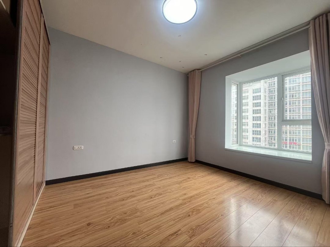 德远城中湾畔,德远城中湾畔好房出售！此房两证全！房主急售，价格可议！2