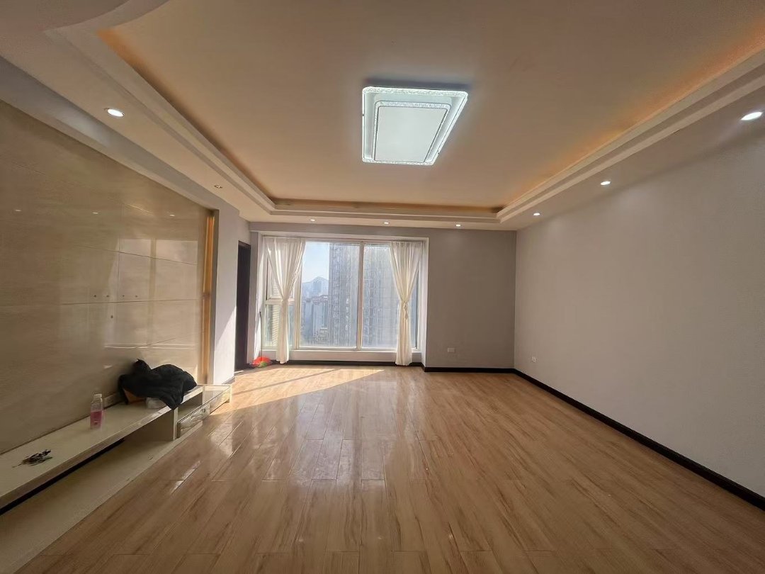 德远城中湾畔,德远城中湾畔好房出售！此房两证全！房主急售，价格可议！4
