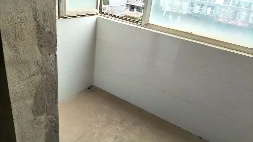 麒麟区东片区毛坯3室2厅2卫二手房出售1