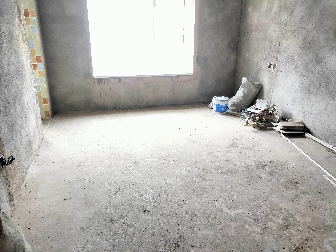 麒麟区东片区毛坯3室2厅2卫二手房出售5