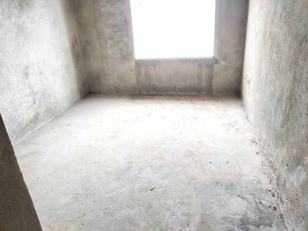 麒麟区东片区毛坯3室2厅2卫二手房出售6