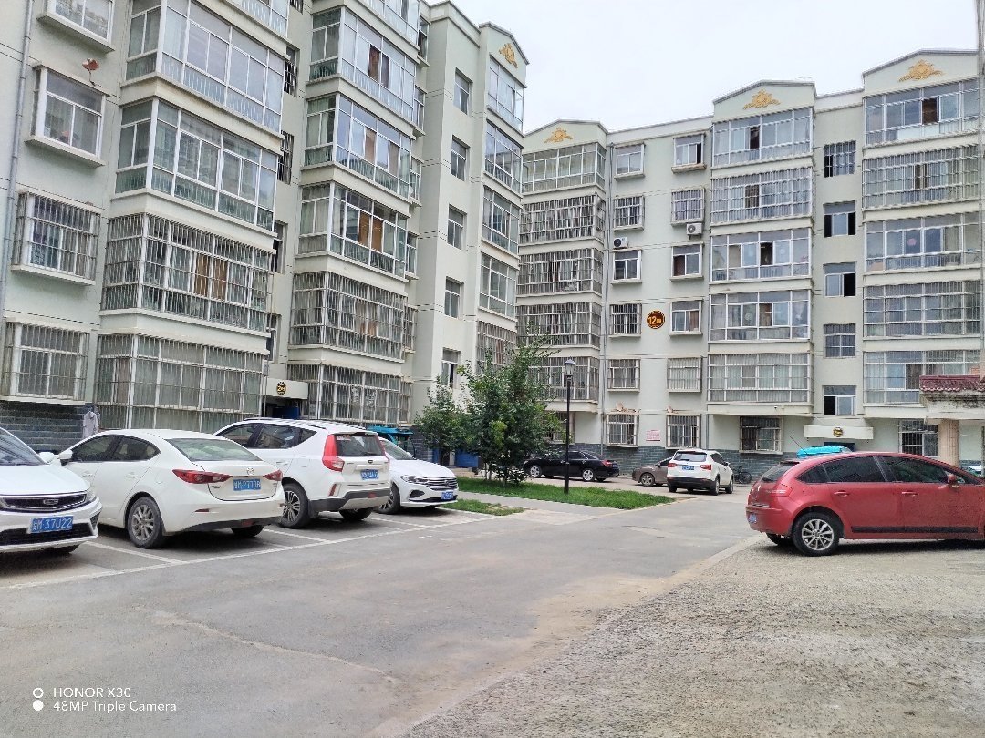 科教新村,3室2厅2卫1阳台133.5㎡,阔绰客厅,超大阳台12