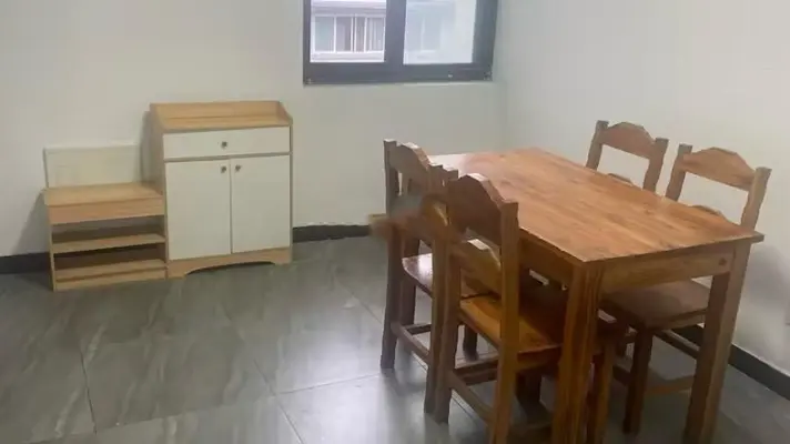 龙洲花园5楼53㎡1室1厅1卫中装1500元一手