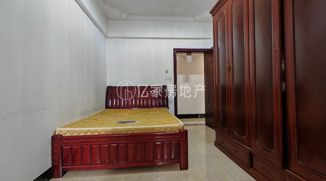 容县城北普通4室2厅2卫二手房出售3