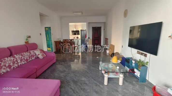 景观大道附近拎包入住三房上班族的选择租1300元/月